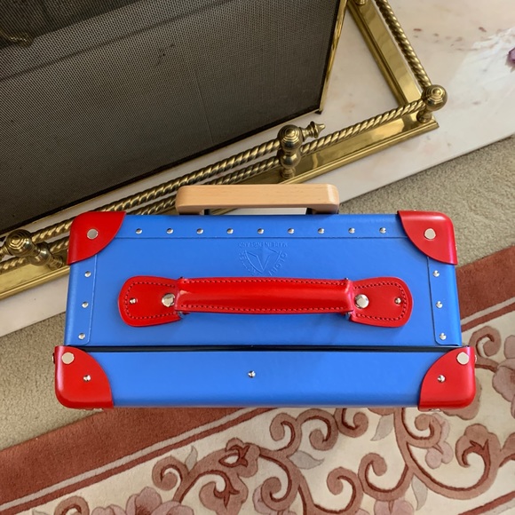 Like new Globetrotter Suitcase - Picture 2 of 10